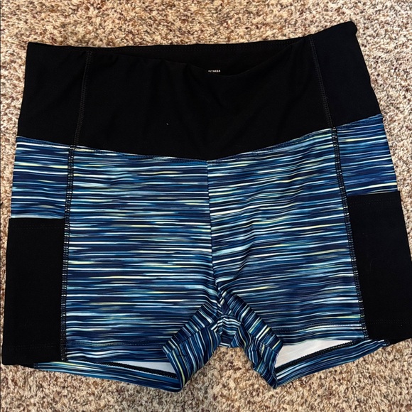 Stylish Black and Blue Patterned Shorts Set - Picture 3 of 5